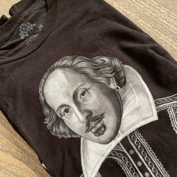 Black form fitting graphic Tee. 100% cotton. Ann Arbor. - Picture 3 of 5